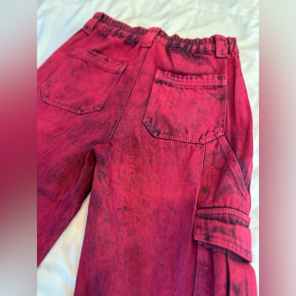 Raspberry colored acid wash cargo jeans - Picture 7 of 14